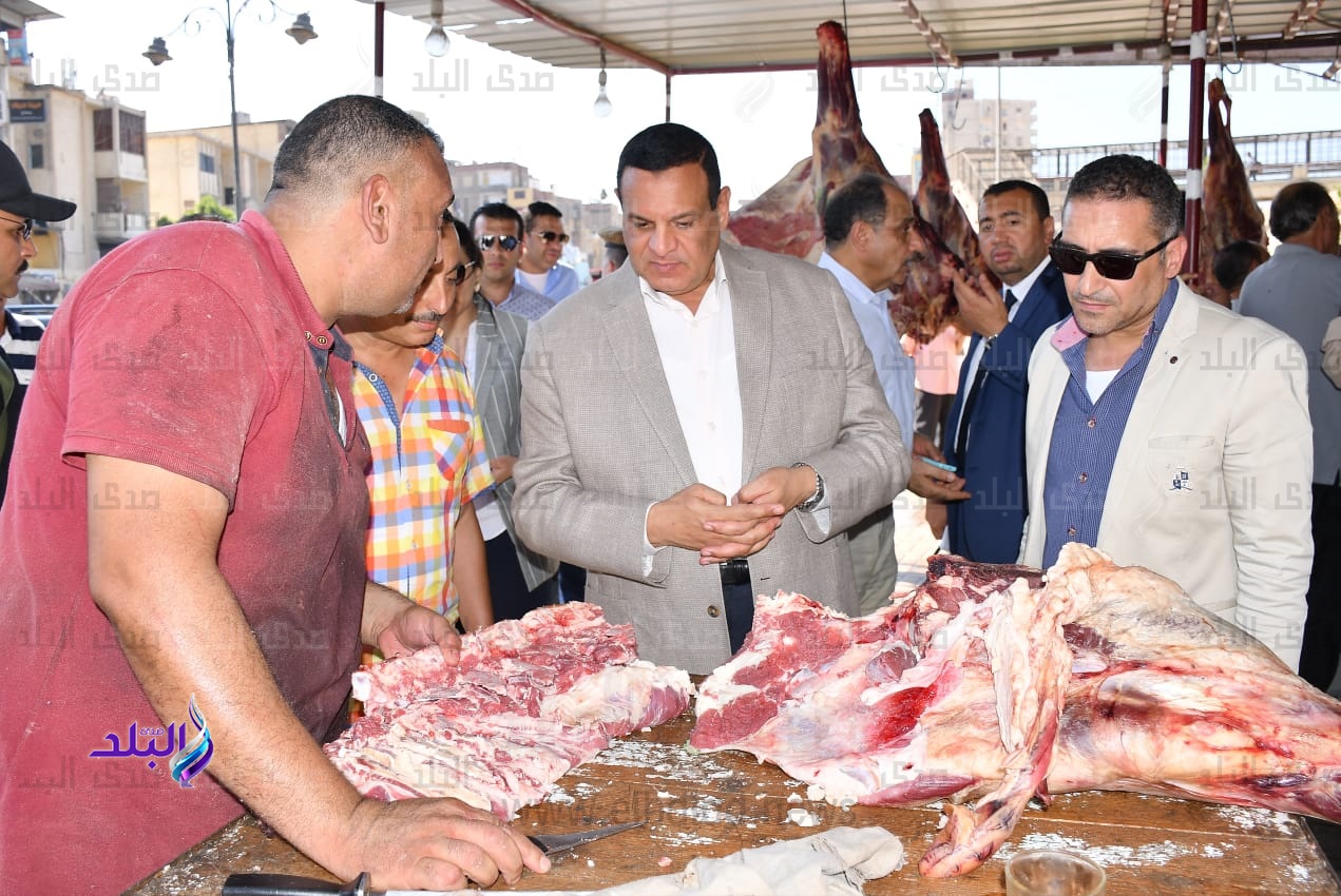 محافظ البحيرة يفتتح منفذا لبيع اللحوم البلدى بسعر 75 جنيهاً محافظ البحيرة يفتتح منفذا لبيع اللحوم البلدى بسعر 75 جنيهاً
