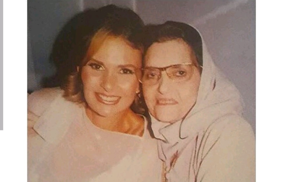 يسرا ووالدتها
