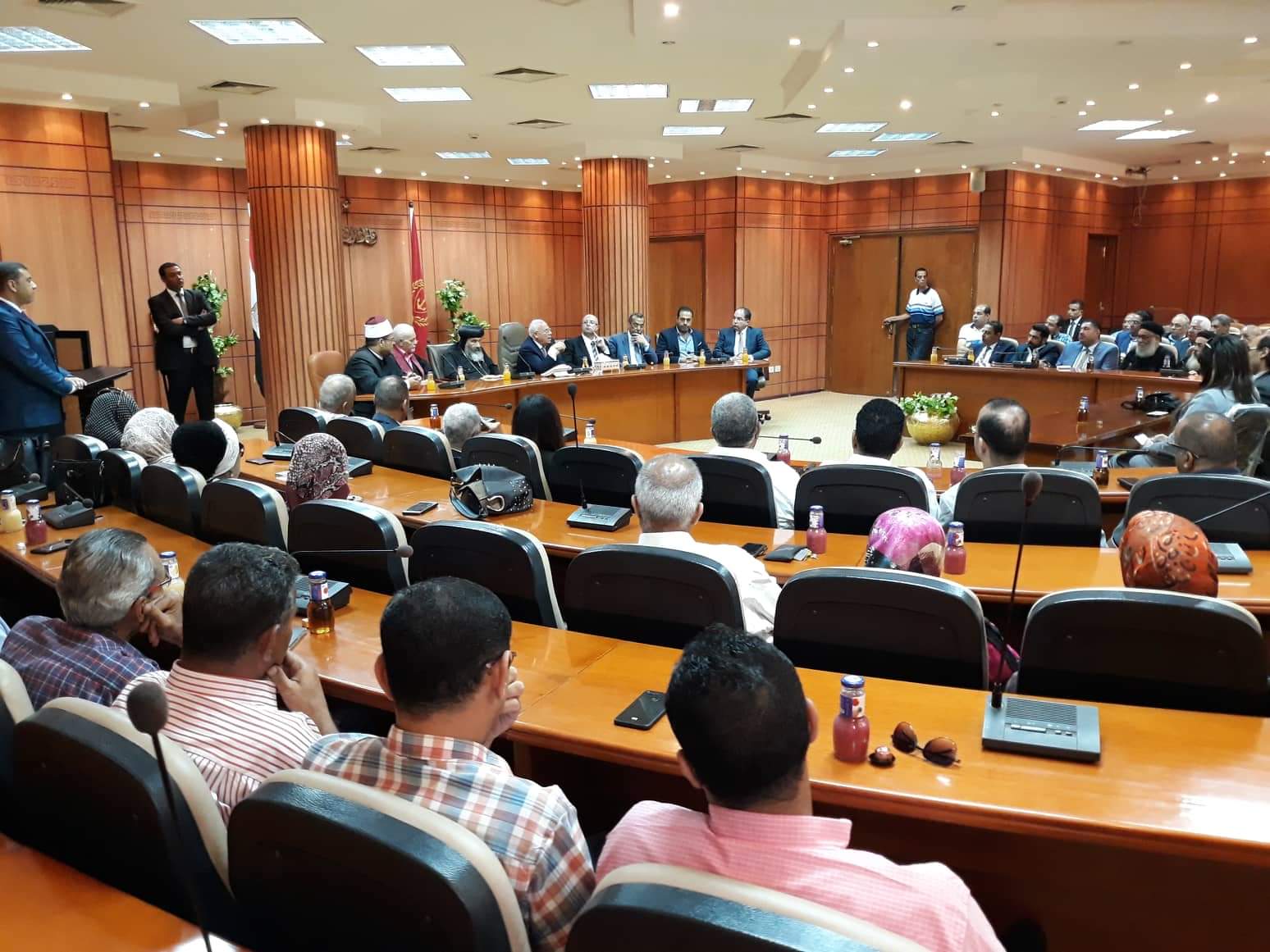 محافظ بورسعيد يستقبل وفود قيادات الكنيسة والتنفيذيين