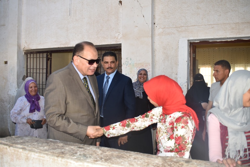 محافظ الفيوم يزور نزلاء دار الأيتام لتهنئتهم بالعيد