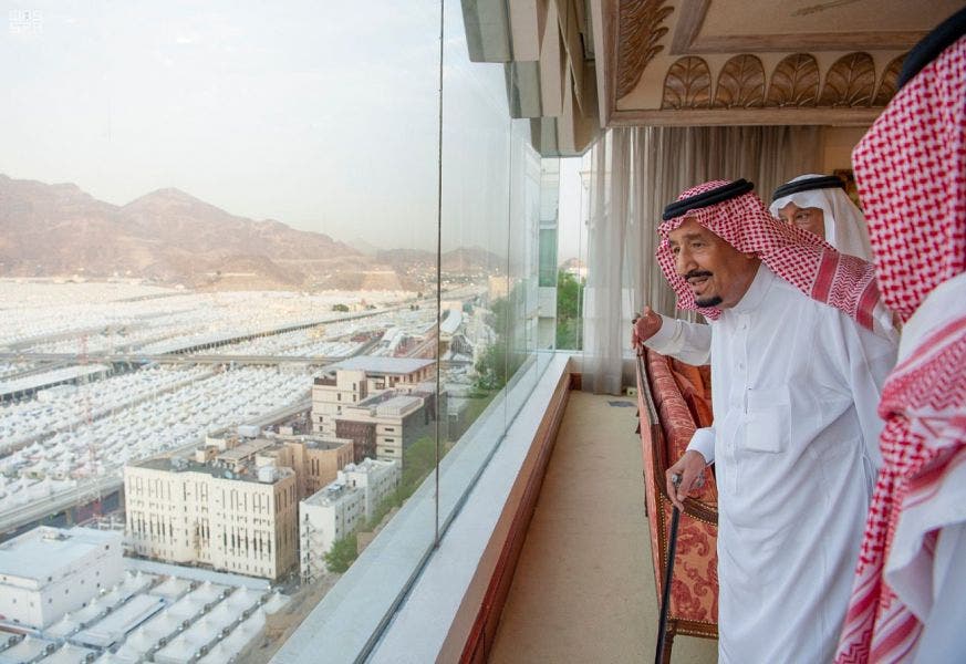 الملك سلمان يشرف على خدمة ضيوف الرحمن