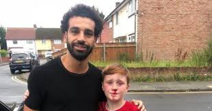محمد صلاح والطفل لويس فاولر 