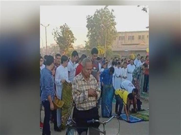 صاحب صورة الصلاة على الدراجة
