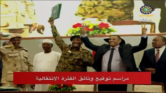 رقص وغناء بالشارع السوادني