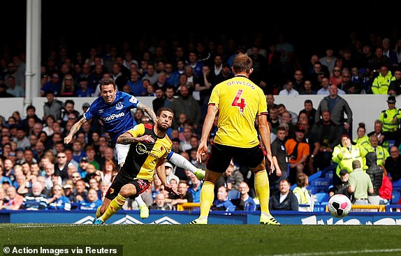 ايفرتون يتقدم على واتفورد