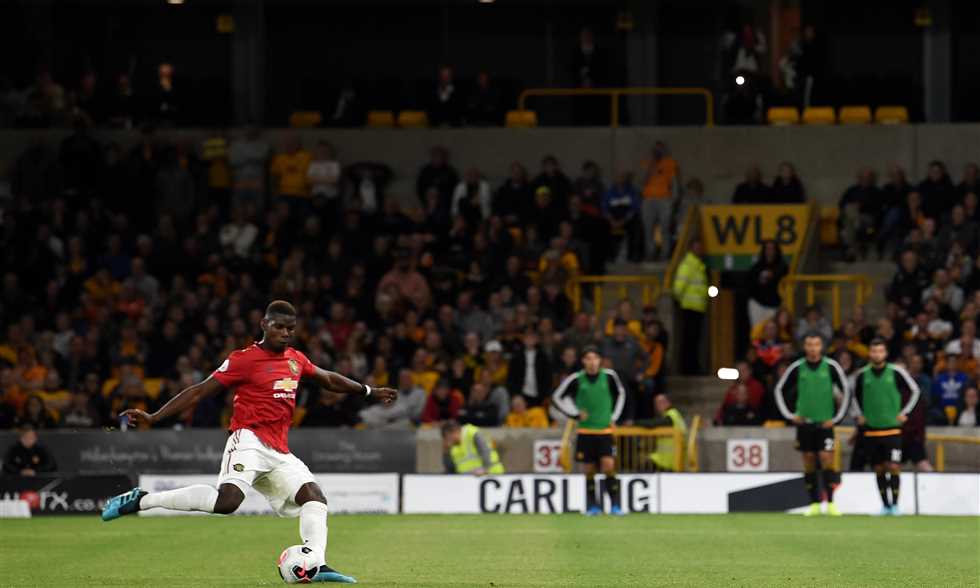  بول بوجبا لاعب وسط مانشستر يونايتد