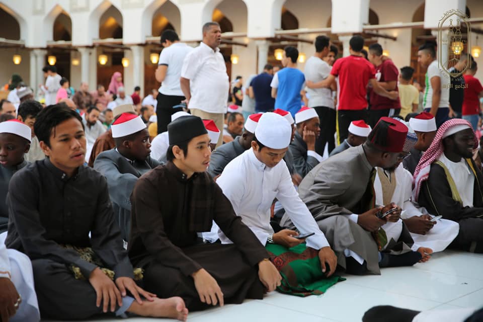الصلاة خلف الامام
