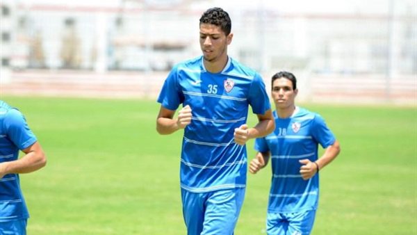 محمود حسن لاعب وسط الفريق
