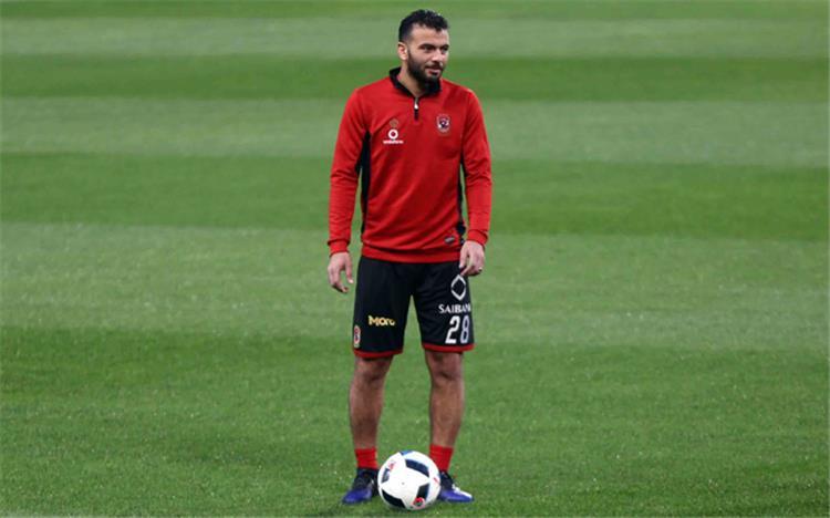 عماد متعب مهاجم الاهلي ومنتخب مصر المعتزل