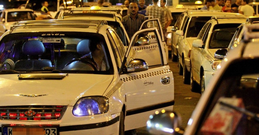 التاكسي الأبيض