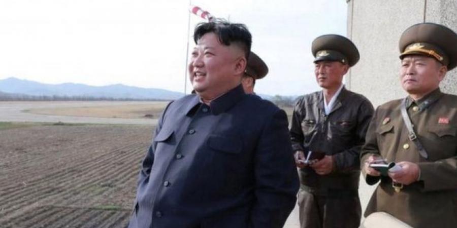 زعيم كوريا الشمالية يشرف على اختبار قاذفة صواريخ عملاقة متعد