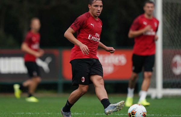 إسماعيل بن ناصر لاعب ميلان