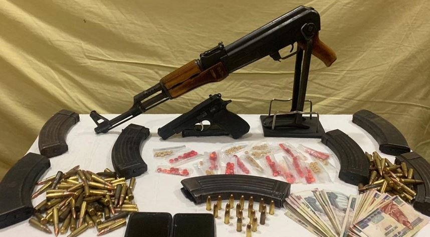 المضبوطات التى عثر عليها بحوزة المتهم 