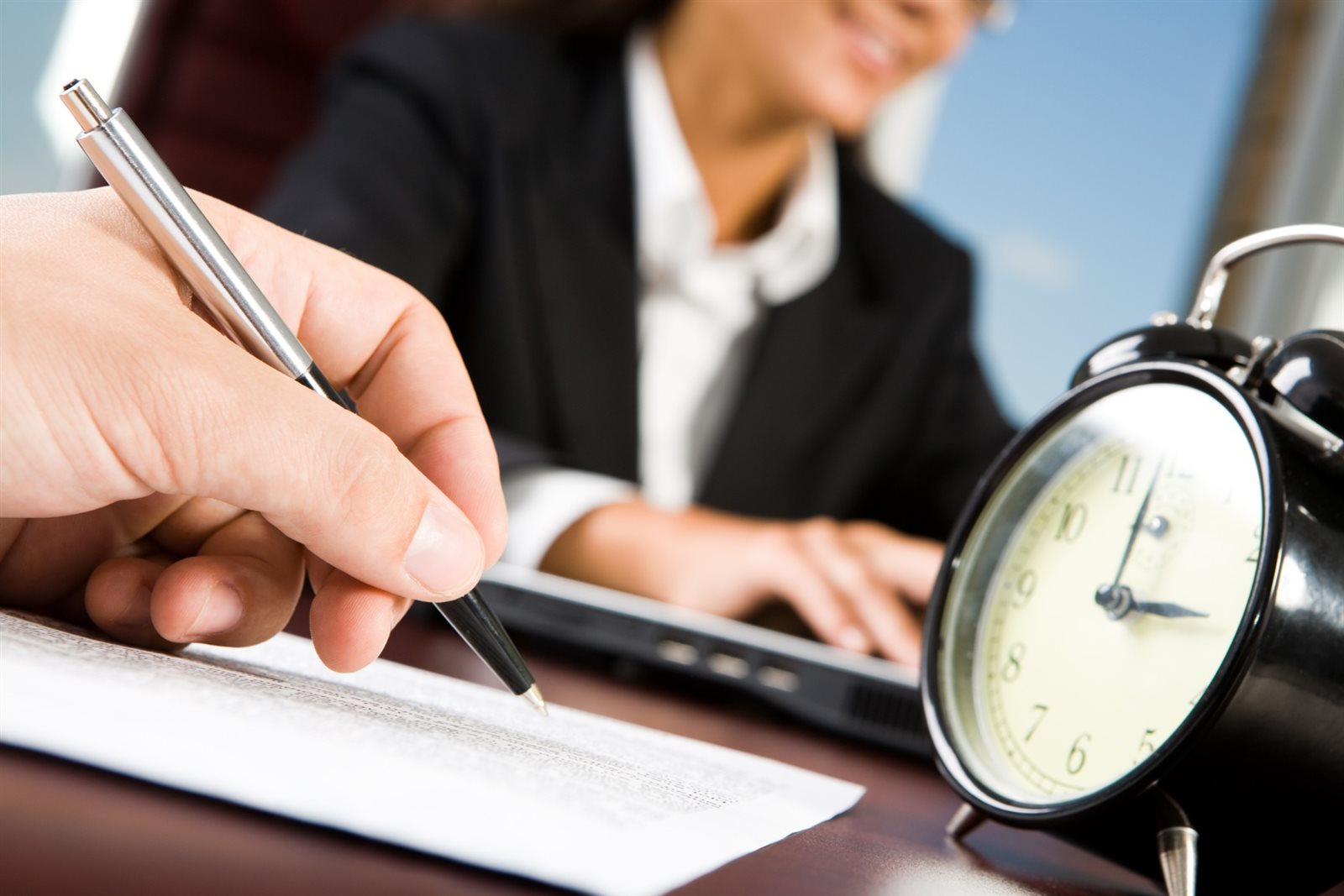 تقديم الأعذار الطبية الكاذبة لجهة العمل تقديم الأعذار الطبية الكاذبة لجهة العمل