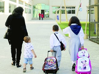  حكم خروج الأرملة لتوصيل أبنائها للمدارس في فترة العدة 