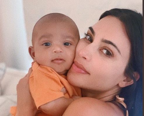 كيم كاردشيان وابنها