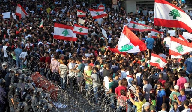 اللبنانيون 