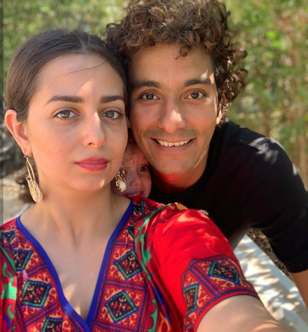 هبة مجدي ومحمد محسن وابنتهم 