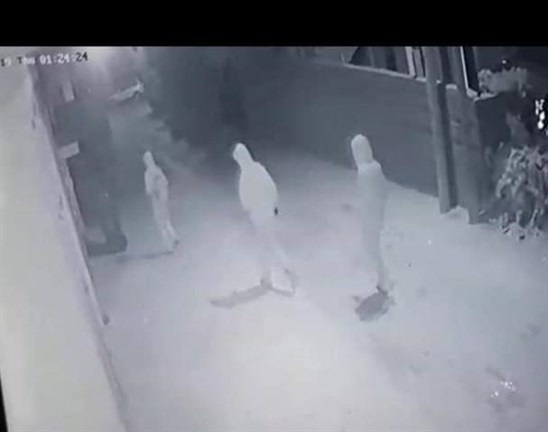 إسرائيليون يحطمون منازل الفلسطينيين