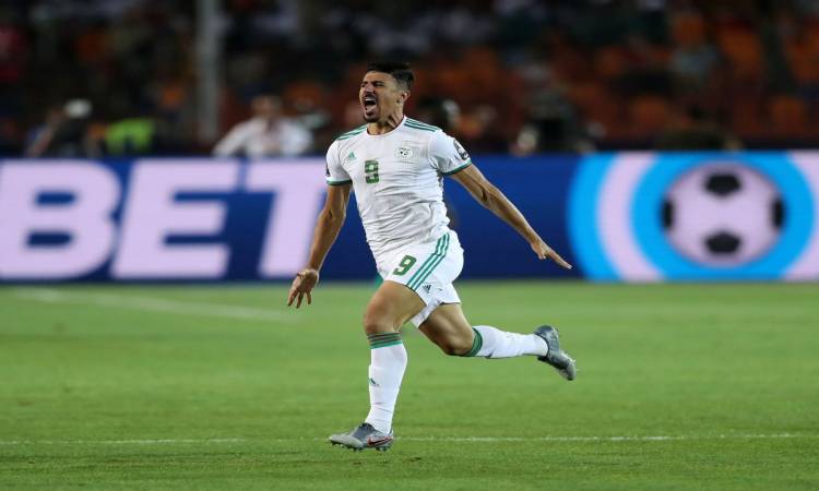 بغداد بو نجاح مهاجم منتخب الجزائر