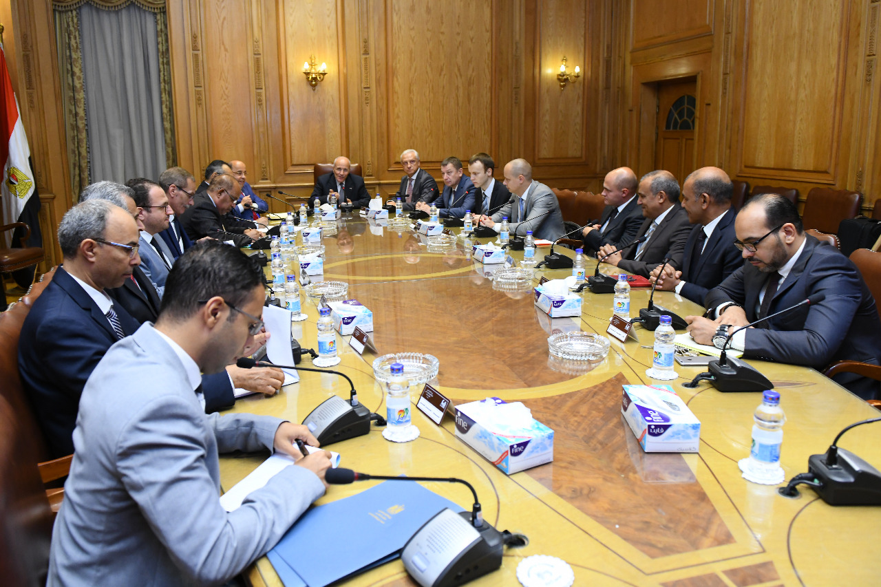 اجتماع وزير الانتاج الحربى