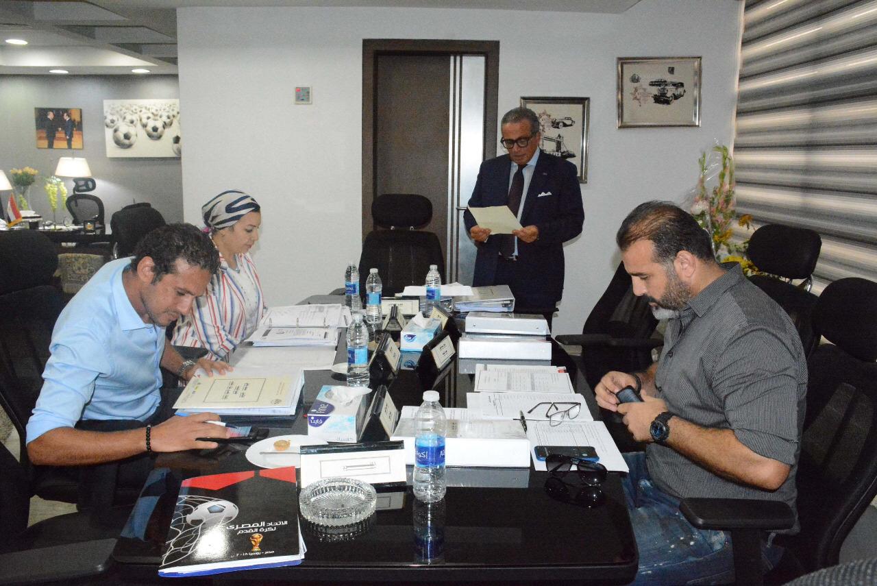 للجنة الخماسية المؤقتة لاتحاد الكرة برئاسة عمرو الجنايني 