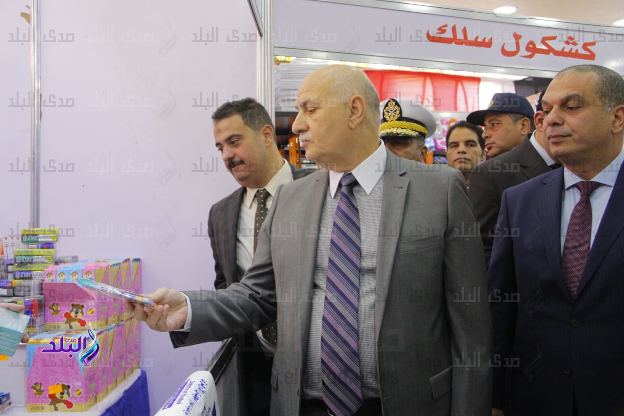 مدير امن القاهرة يتفقد معرض كلنا واحد