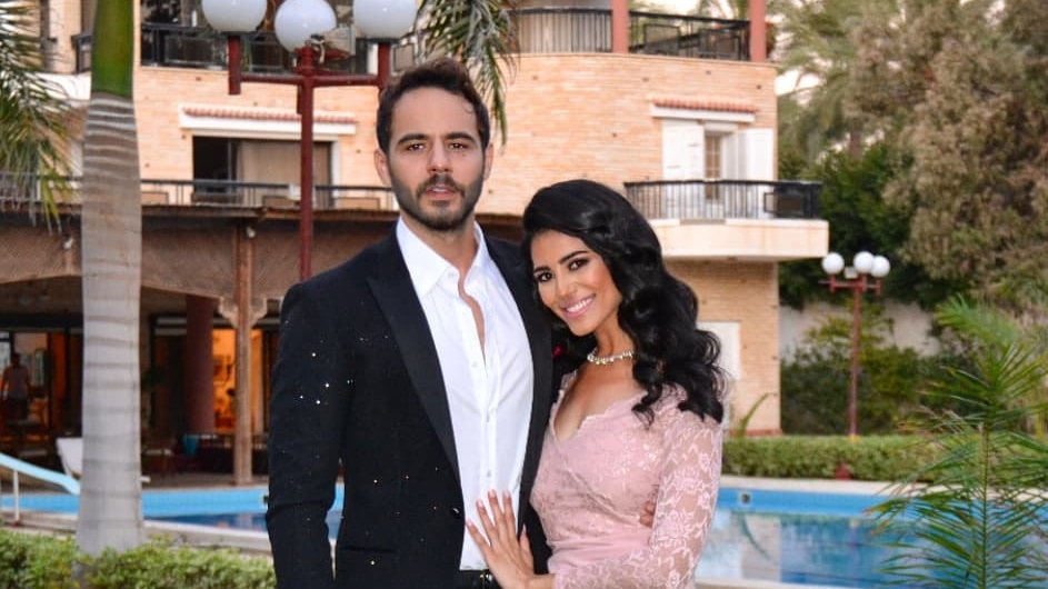 ولاء الشريف وخطيبها 