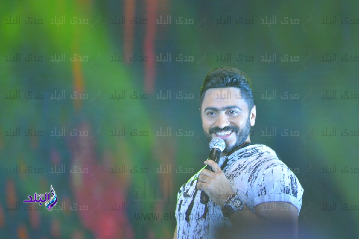 تامر حسني خلال الحفل تامر حسني خلال الحفل
