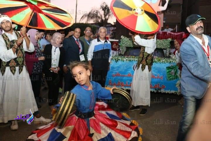 ٠ طالب وطالبة يجوبون شبين الكوم