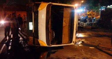 انقلاب أتوبيس على الطريق بنها الحر