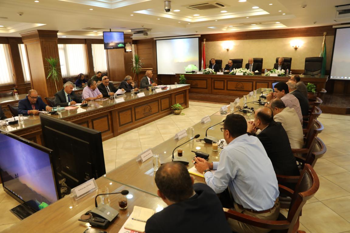 حلول عاجلة من محافظ الجيزة لتسكين الطلاب