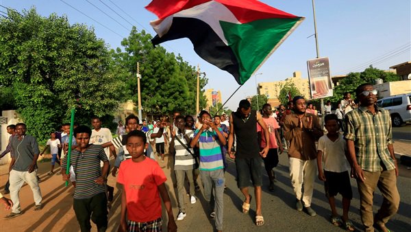الشارع السوداني يترقب إعلان تشكيل الحكومة الجديدة الشارع السوداني يترقب إعلان تشكيل الحكومة الجديدة