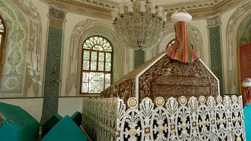 الرسول حي في قبره فلأرض لا تأكل أجساد الأنبياء