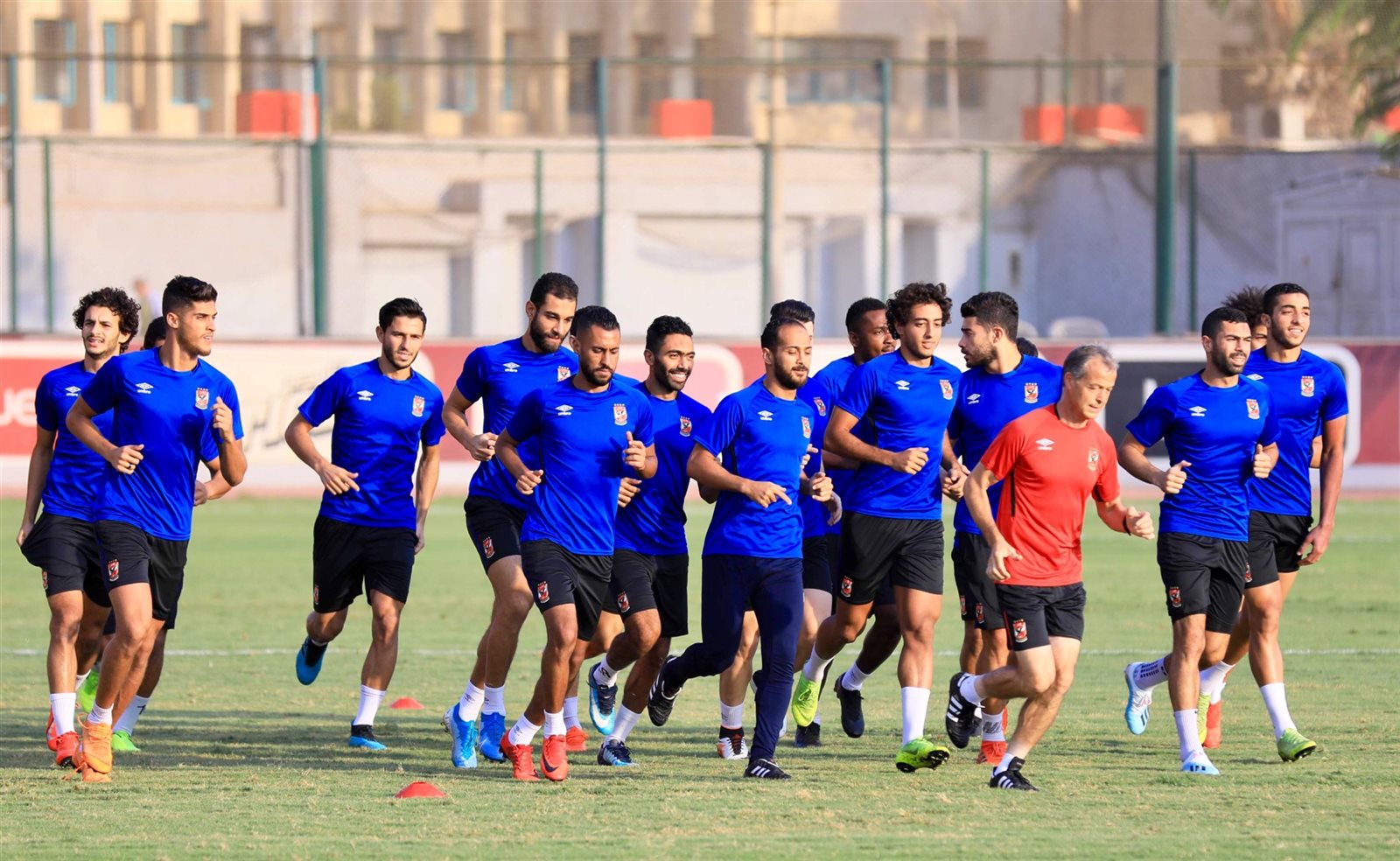 تدريبات فريق الكرة بـ الأهلي