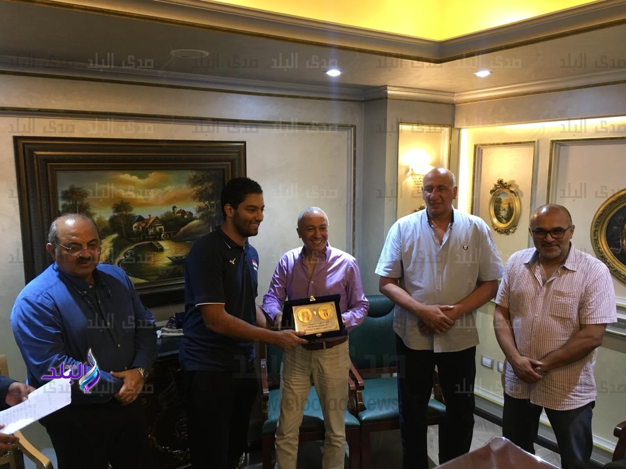 اللجنة الاولمبية تكرم منتخب الطائرة