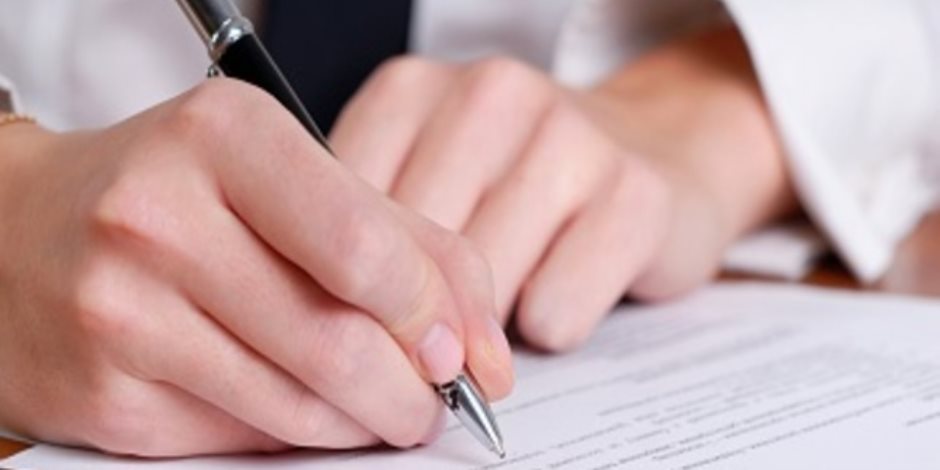 صورة أرشيفية - تحرير عقد