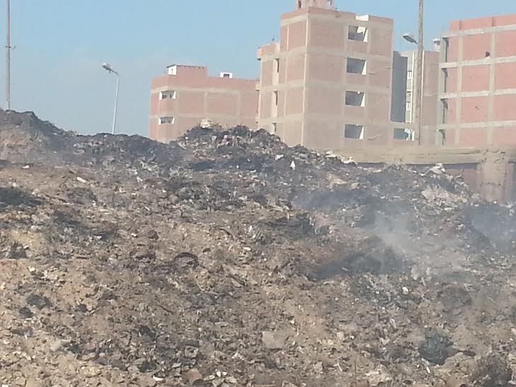 رفع ٥٩١٠ م3 قمامة ومخلفات من المقالب العشوائية 