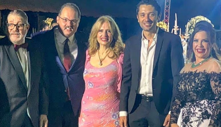 محمد محمود عبد العزبز وعائلته
