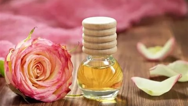 فوائد زيت الورد لحب الشباب فوائد زيت الورد لحب الشباب