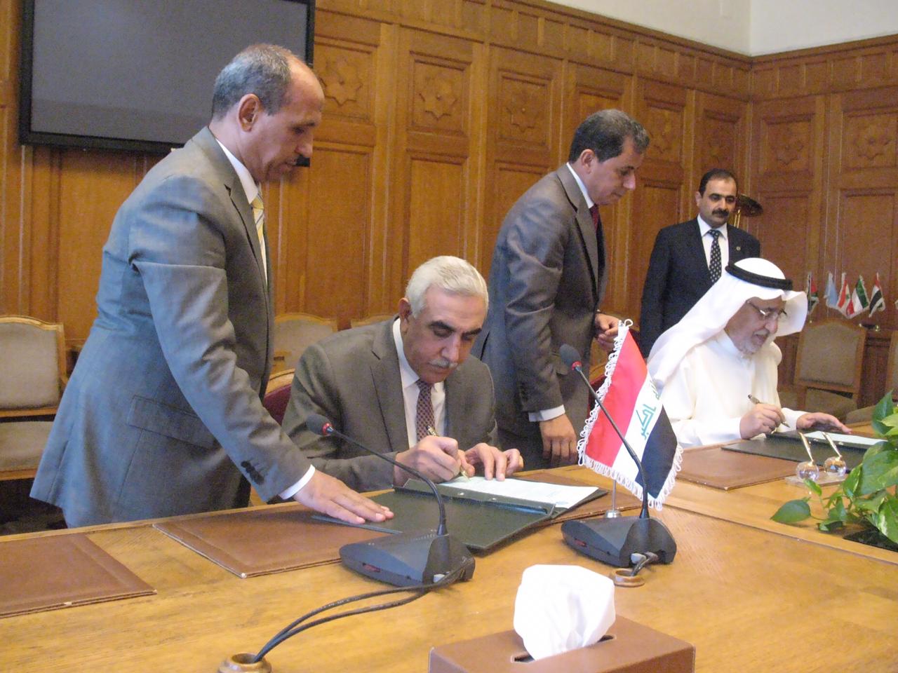 جانب من توقيع مذكرة التفاهم  جانب من توقيع مذكرة التفاهم