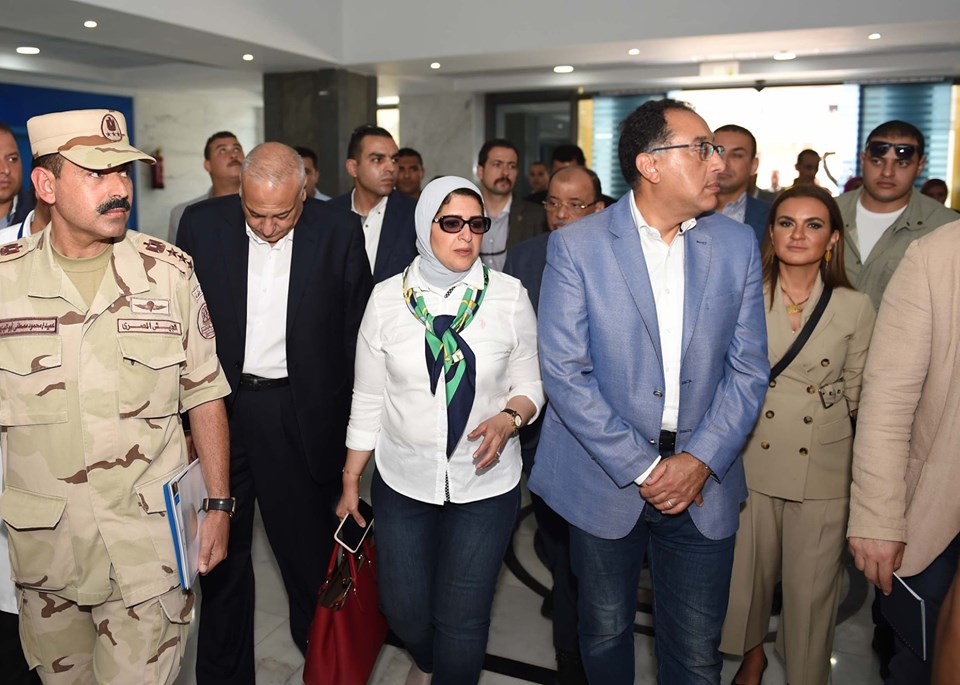 رئيس الوزراء خلال الزيارة 