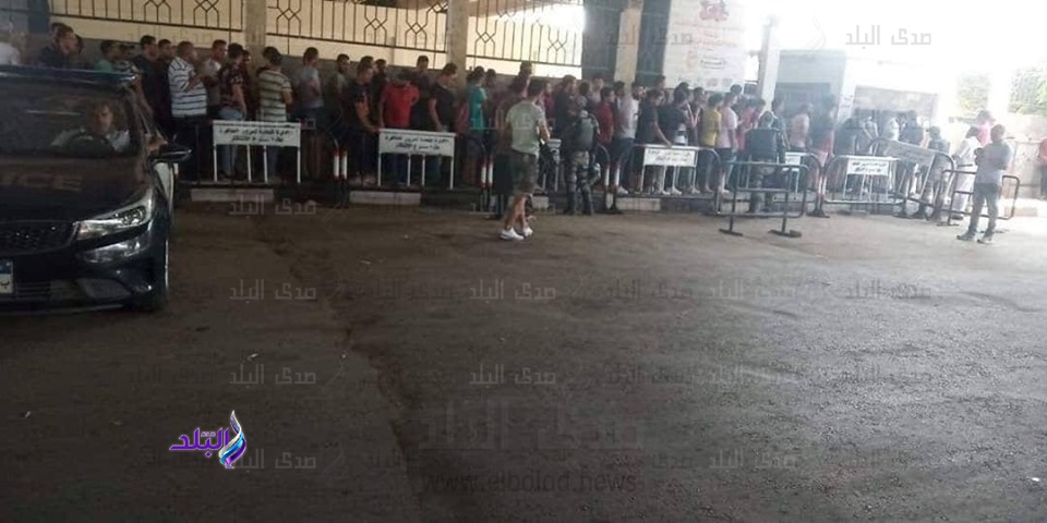 جماهير الزمالك تحتشد أمام مركز شباب الجزيرة جماهير الزمالك تحتشد أمام مركز شباب الجزيرة