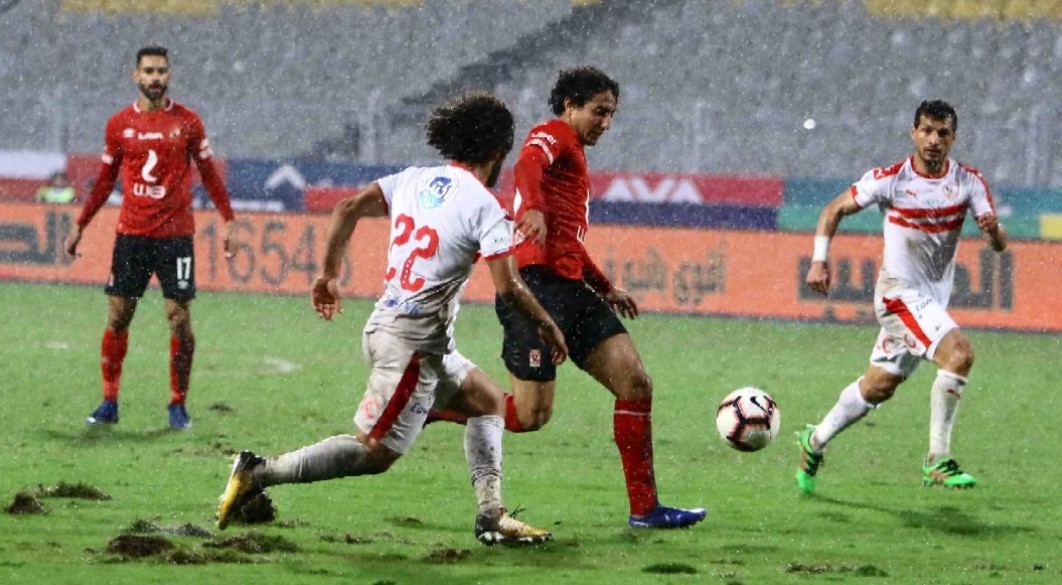جانب من لقاء سابق بين الفريقين جانب من لقاء سابق بين الفريقين