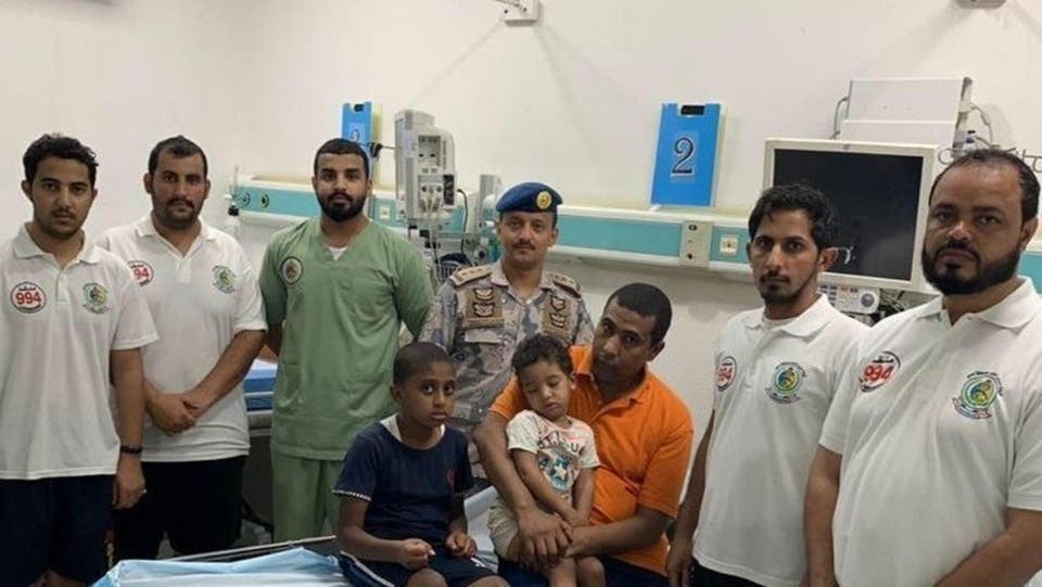 إنقاذ 3 مصريين من الغرق