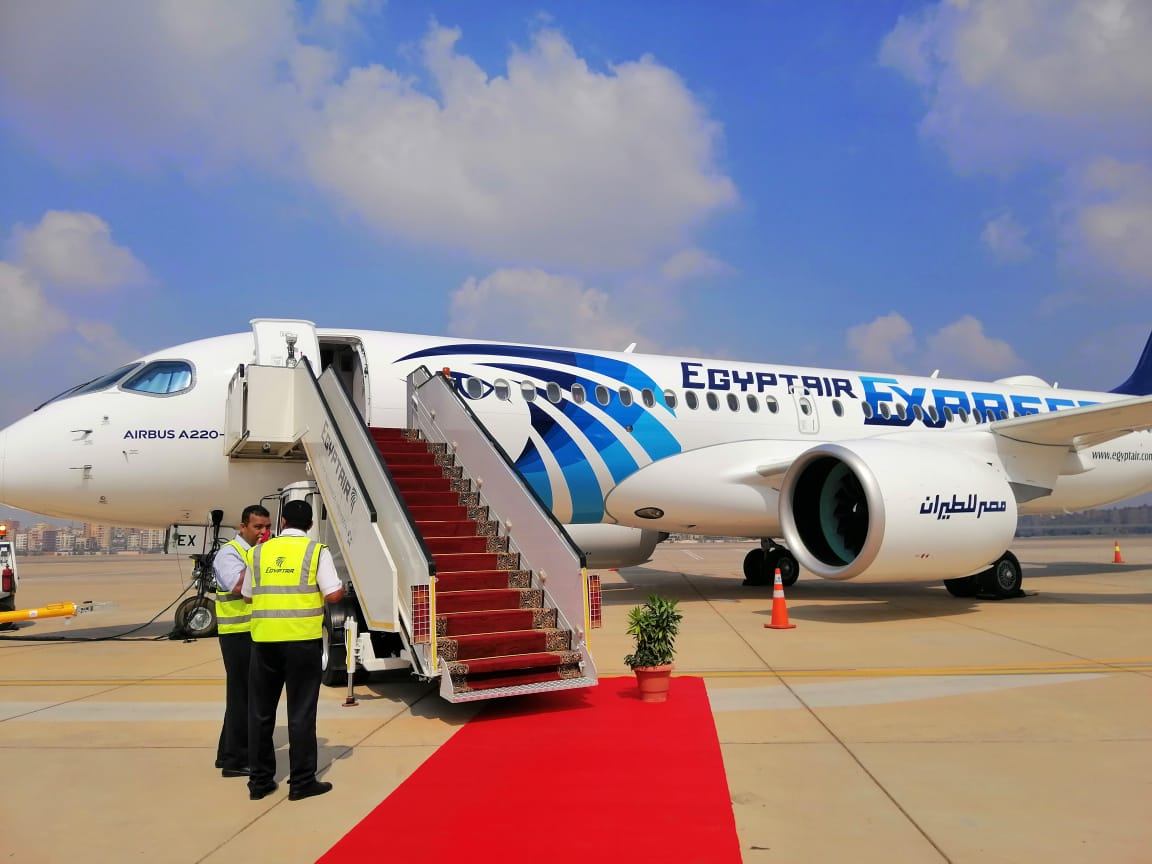 أولى طائراتها "إيرباص 300-220" 