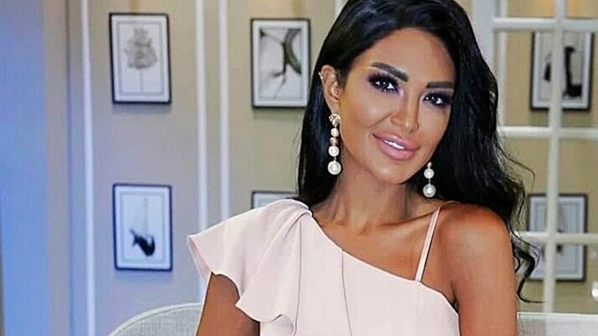 الإعلامية سالى عبد السلام الإعلامية سالى عبد السلام