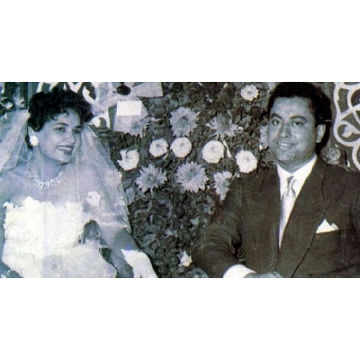 نور المرداش فى صورة نادرة من حفل زواجه من كريمة مختار