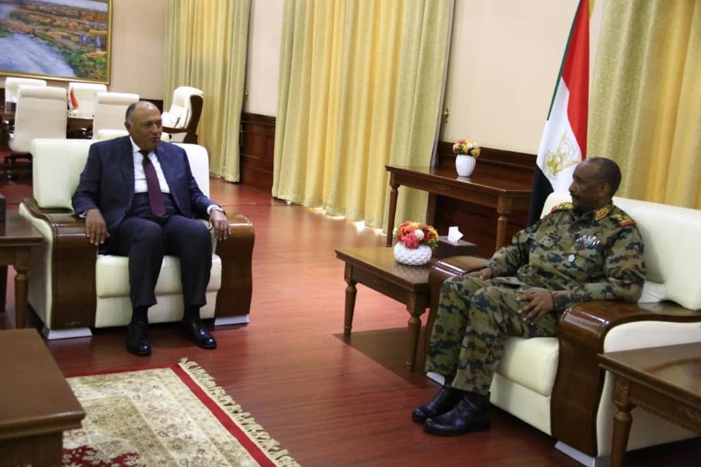الوزير شكري ولقاء مع رئيس المجلس السيادي السوداني الوزير شكري ولقاء مع رئيس المجلس السيادي السوداني