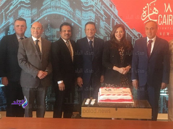 سوسن مراد مع سفير سنغافورة وعبد المحسن سلامة وكرم جبر 